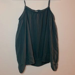 Off shoulders blouse